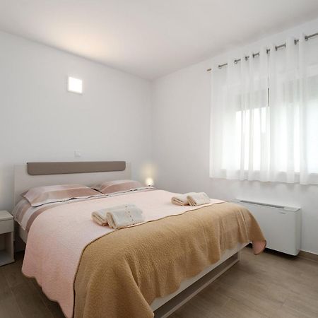 Dani'S Place Пореч Экстерьер фото