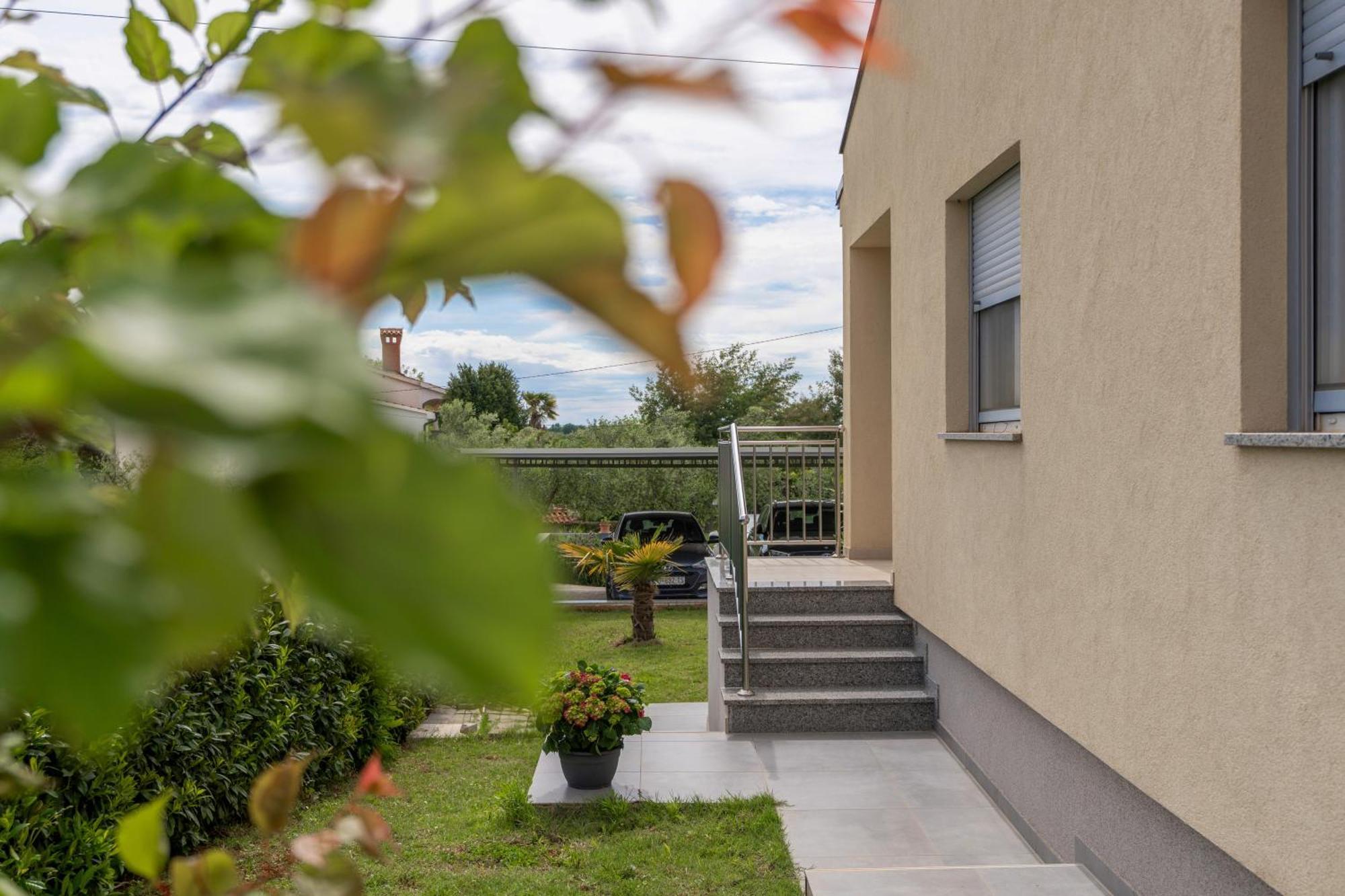 Dani'S Place Пореч Экстерьер фото